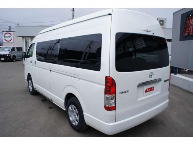 ハイエース2.7 グランドキャビン 4WD　登録済未使用車 走行6キロ　パノラミックビューモニター デジタルインナーミラー　LEDヘッドランプ　LEDフォグランプ　ホワイトパールクリスタルシャイン　メーカー保証付 登録済未使用車 2700