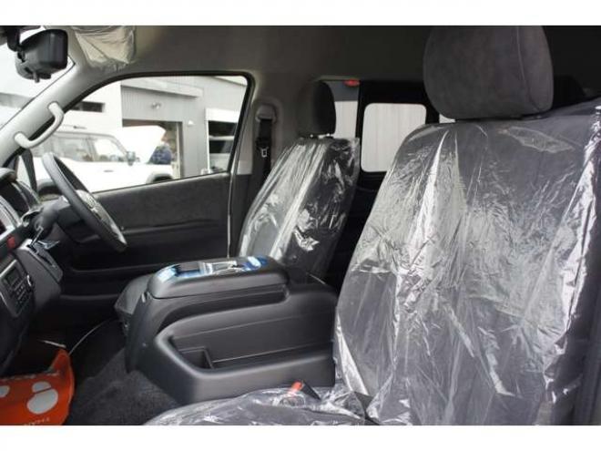 ハイエース2.7 グランドキャビン 4WD　登録済未使用車 走行6キロ　パノラミックビューモニター デジタルインナーミラー　LEDヘッドランプ　LEDフォグランプ　ホワイトパールクリスタルシャイン　メーカー保証付 登録済未使用車 2700