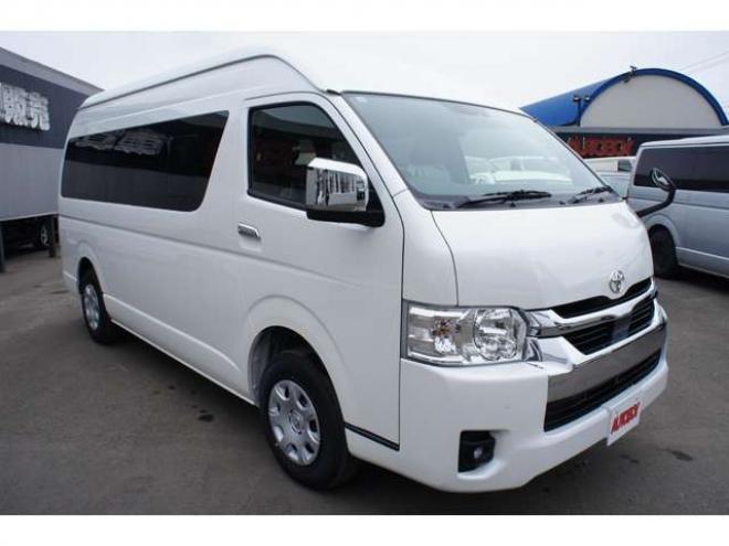 ハイエース2.7 グランドキャビン 4WD　登録済未使用車 走行6キロ　パノラミックビューモニター デジタルインナーミラー　LEDヘッドランプ　LEDフォグランプ　ホワイトパールクリスタルシャイン　メーカー保証付 登録済未使用車 2700