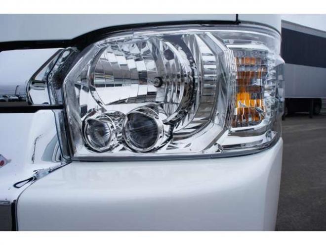 ハイエース2.7 グランドキャビン 4WD　登録済未使用車 走行6キロ　パノラミックビューモニター デジタルインナーミラー　LEDヘッドランプ　LEDフォグランプ　ホワイトパールクリスタルシャイン　メーカー保証付 登録済未使用車 2700