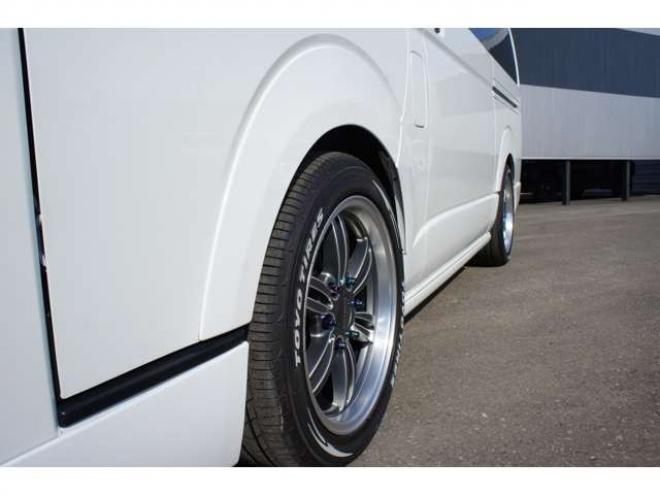 ハイエース2.7 GL ロング ミドルルーフ 4WD　IFUU製3列目対面ラウンジベッドIF-WB8フルフラットベットラウンジ展開 アルパインBIG-X　フリップダウンモニター センターコンソール 415COBRA　F/S/R/ルーフスポイラー/フェンダー/18インチAW 2700