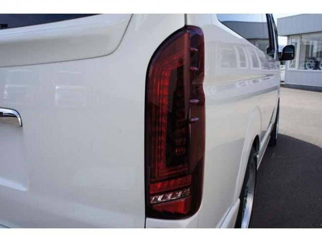 ハイエース2.7 GL ロング ミドルルーフ 4WD　IFUU製3列目対面ラウンジベッドIF-WB8フルフラットベットラウンジ展開 アルパインBIG-X　フリップダウンモニター センターコンソール 415COBRA　F/S/R/ルーフスポイラー/フェンダー/18インチAW 2700