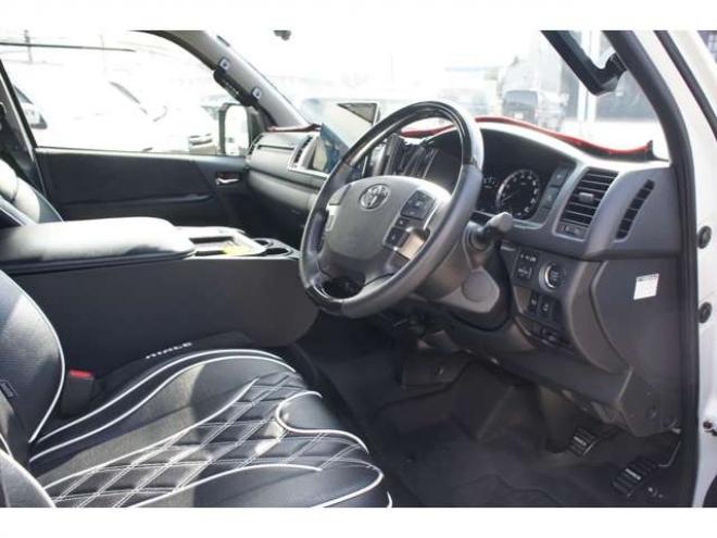 ハイエース2.7 GL ロング ミドルルーフ 4WD　IFUU製3列目対面ラウンジベッドIF-WB8フルフラットベットラウンジ展開 アルパインBIG-X　フリップダウンモニター センターコンソール 415COBRA　F/S/R/ルーフスポイラー/フェンダー/18インチAW 2700