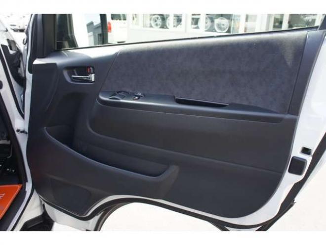 ハイエース2.7 GL ロング ミドルルーフ 4WD　IFUU製3列目対面ラウンジベッドIF-WB8フルフラットベットラウンジ展開 アルパインBIG-X　フリップダウンモニター センターコンソール 415COBRA　F/S/R/ルーフスポイラー/フェンダー/18インチAW 2700