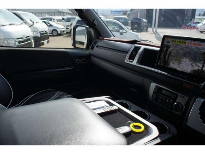 ハイエース2.7 GL ロング ミドルルーフ 4WD　IFUU製3列目対面ラウンジベッドIF-WB8フルフラットベットラウンジ展開 アルパインBIG-X　フリップダウンモニター センターコンソール 415COBRA　F/S/R/ルーフスポイラー/フェンダー/18インチAW 2700