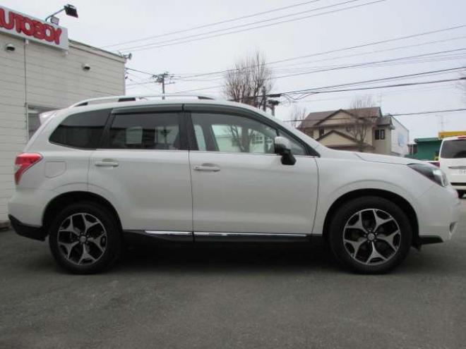 フォレスター2.0 S リミテッド 4WD　アイサイト/アイドリングストップ/シートヒーター/社外ナビ/フルセグ/バックカメラ/フリップダウンモニター/ETC/レーダークルーズコントロール 2000