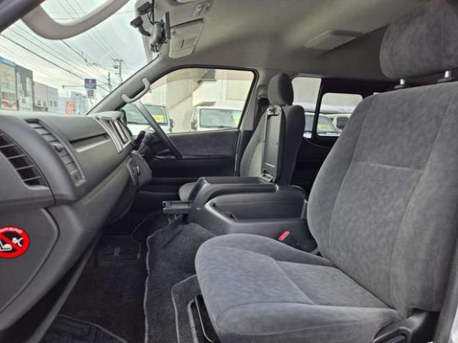 ハイエース2.7 GL ロング ミドルルーフ 4WD　寒冷地仕様　10人乗り　リアヒーター&クーラー　プッシュスタート　スマートキー　横滑り防止　オートライト　バックカメラ　純正ナビ　ワンセグTV　Bluetooth　CD/DVD　FM/AM　電動格納ミラー　ETC 2700