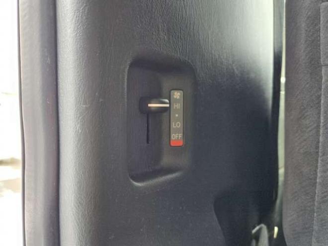 ハイエース2.7 GL ロング ミドルルーフ 4WD　寒冷地仕様　10人乗り　リアヒーター&クーラー　プッシュスタート　スマートキー　横滑り防止　オートライト　バックカメラ　純正ナビ　ワンセグTV　Bluetooth　CD/DVD　FM/AM　電動格納ミラー　ETC 2700