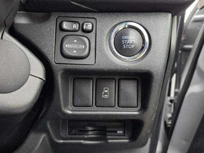 ハイエース2.7 GL ロング ミドルルーフ 4WD　寒冷地仕様　10人乗り　リアヒーター&クーラー　プッシュスタート　スマートキー　横滑り防止　オートライト　バックカメラ　純正ナビ　ワンセグTV　Bluetooth　CD/DVD　FM/AM　電動格納ミラー　ETC 2700