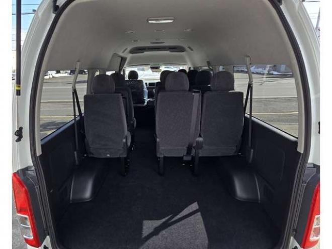 ハイエース2.7 グランドキャビン 4WD　寒冷地　10人乗り　スーパーロング　ワイドボディ　ハイルーフ　プッシュスタート　スマキー　パワスラ　リアヒーター&クーラー　ステアリングスイッチ　車線逸脱防止　衝突被害軽減　横滑り防止　電動格納ミラー 2700