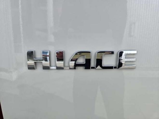 ハイエース2.7 グランドキャビン 4WD　寒冷地　10人乗り　スーパーロング　ワイドボディ　ハイルーフ　プッシュスタート　スマキー　パワスラ　リアヒーター&クーラー　ステアリングスイッチ　車線逸脱防止　衝突被害軽減　横滑り防止　電動格納ミラー 2700