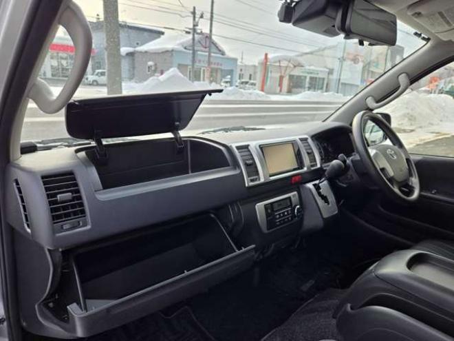 ハイエースバン2.8 スーパーGL ロング ディーゼルターボ 4WD　リアヒーター&クーラー　プッシュスタート　スマートキー　LEDヘッド　ベッドキッド　横滑り防止　衝突被害軽減　車線逸脱　トヨタ純正ナビ　フルセグTV　Bluetooth　バックカメラ　トヨタ純正リアモニター　ETC 2800