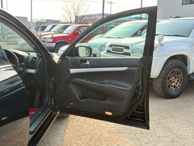 スカイライン2.5 250GT FOUR 4WD　ドライブレコーダー　ETC　パワステ　パワーウィンドウ　ナビ　電動シート　寒冷地仕様　アルミホイール　エアコン　盗難防止装置　キーレスエントリー　ABS　横滑り防止装置 2500