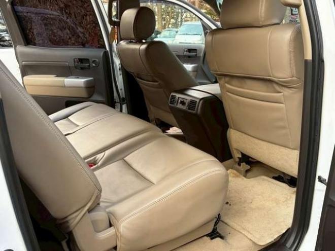 タンドラクルーマックス SR5 5.7 V8 4WD　 正規輸入車 5700