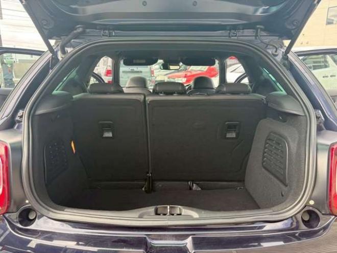 シトロエンDS3 シック　ETC　エアコン・クーラー　パワステ　パワーウィンドウ　キーレス　ABS 運転席エアバッグ　助手席エアバッグ　サイドエアバッグ　横滑り防止装置　社外ナビ　MTモード付 正規輸入車 2WD 1200