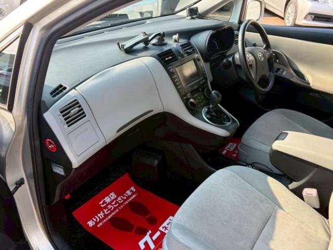 マークXジオ2.4 240G 4WD　6人乗り　3列シート　パワステ　パワーウィンドウ　純正ナビ　キーレスエントリー　ETC　バックカメラ　ABS　盗難防止装置　エアコン　電動シート　横滑り防止装置　アルミホイール 2400