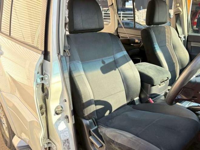 パジェロ3.0 ロング リミテッド エディション 4WD　ワンオーナー　社外ナビ　バックカメラ　純正アルミホイール　エアコン　エンジンスターター　ETC　記録簿　キーレスエントリー　パワステ　パワーウィンドウ　3列シート　エアコン　寒冷地仕様　盗難防止装置 3000