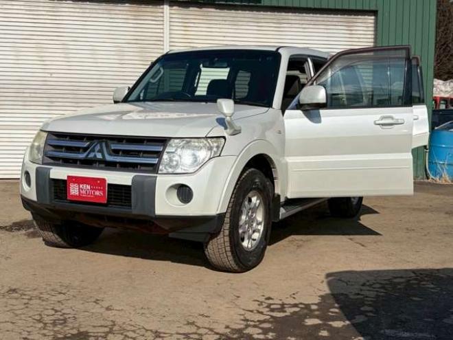 パジェロ3.0 ロング リミテッド エディション 4WD　ワンオーナー　社外ナビ　バックカメラ　純正アルミホイール　エアコン　エンジンスターター　ETC　記録簿　キーレスエントリー　パワステ　パワーウィンドウ　3列シート　エアコン　寒冷地仕様　盗難防止装置 3000