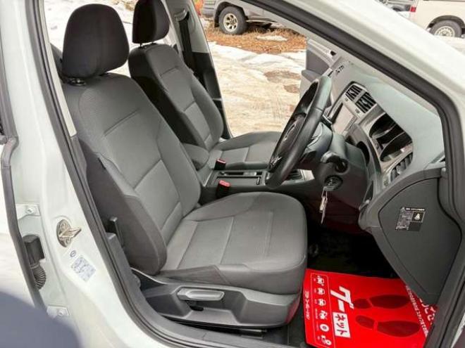 ゴルフTSI コンフォートライン　地デジナビ　バックカメラ　純正アルミホイール　パワステ　パワーウィンドウ　ABS　キーレスエントリー　ETC　クルーズコントロール　横滑り防止装置　エアコン　盗難防止装置　CD　アイドリングストップ 正規輸入車 2WD 1200