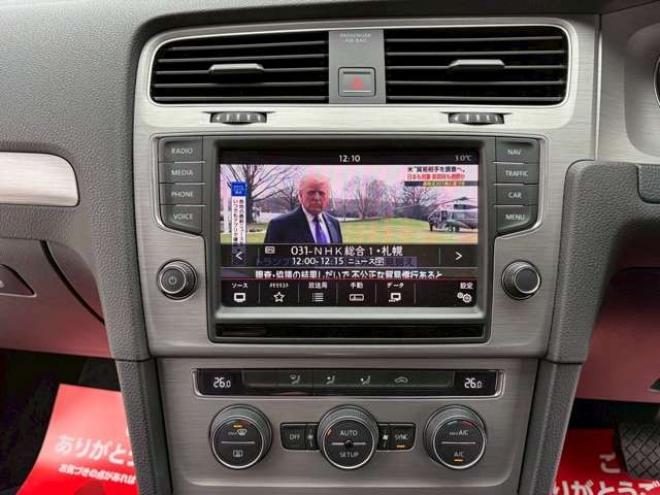 ゴルフTSI コンフォートライン　地デジナビ　バックカメラ　純正アルミホイール　パワステ　パワーウィンドウ　ABS　キーレスエントリー　ETC　クルーズコントロール　横滑り防止装置　エアコン　盗難防止装置　CD　アイドリングストップ 正規輸入車 2WD 1200