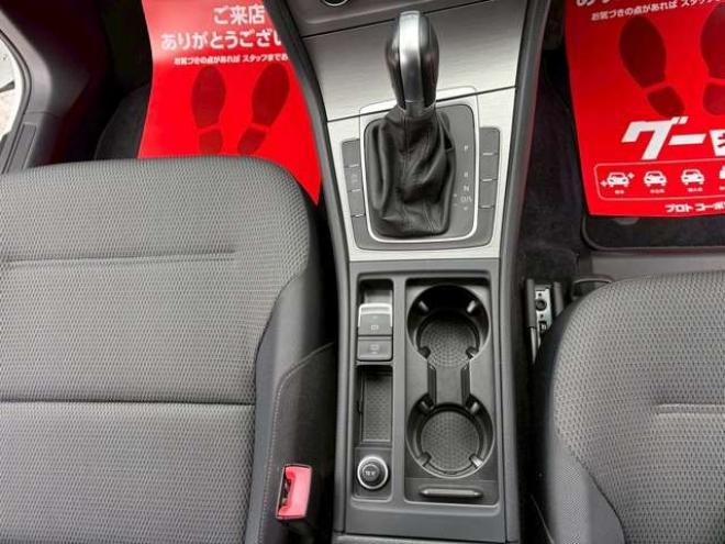 ゴルフTSI コンフォートライン　地デジナビ　バックカメラ　純正アルミホイール　パワステ　パワーウィンドウ　ABS　キーレスエントリー　ETC　クルーズコントロール　横滑り防止装置　エアコン　盗難防止装置　CD　アイドリングストップ 正規輸入車 2WD 1200