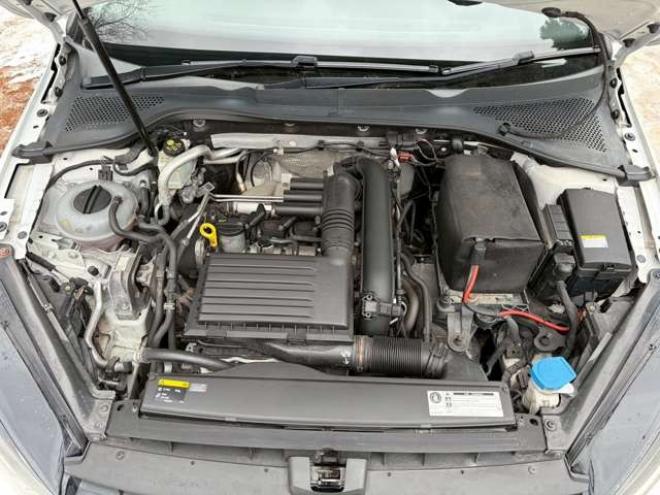 ゴルフTSI コンフォートライン　地デジナビ　バックカメラ　純正アルミホイール　パワステ　パワーウィンドウ　ABS　キーレスエントリー　ETC　クルーズコントロール　横滑り防止装置　エアコン　盗難防止装置　CD　アイドリングストップ 正規輸入車 2WD 1200