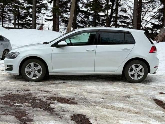 ゴルフTSI コンフォートライン　地デジナビ　バックカメラ　純正アルミホイール　パワステ　パワーウィンドウ　ABS　キーレスエントリー　ETC　クルーズコントロール　横滑り防止装置　エアコン　盗難防止装置　CD　アイドリングストップ 正規輸入車 2WD 1200