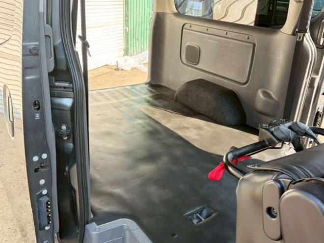 キャラバンNV350 2.5 プレミアムGX ロングボディ ディーゼルターボ 4WD　ヒッチメンバー　エンジンスターター　パワステ　パワーウィンドウ　純正ナビ　バックカメラ　ETC　社外アルミホイール　ABS　キーレスエントリー　ドライブレコーダー 2500