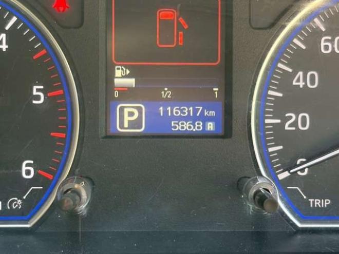 キャラバンNV350 2.5 プレミアムGX ロングボディ ディーゼルターボ 4WD　ヒッチメンバー　エンジンスターター　パワステ　パワーウィンドウ　純正ナビ　バックカメラ　ETC　社外アルミホイール　ABS　キーレスエントリー　ドライブレコーダー 2500