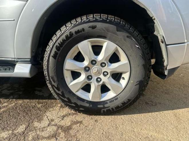 パジェロ3.2 ロング エクシード ディーゼルターボ 4WD　クルーズコントロール　パワステ　パワーウィンドウ　ABS　純正ナビ　バックカメラ　横滑り防止装置　盗難防止装置　純正アルミホイール 3200