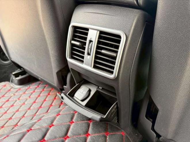 ベンツCLAクラス CLA250 4マチック 4WD　ナビ　バックカメラ　ETC　キーレスエントリー　シートヒーター　エアコン　クルーズコントロール　ABS　盗難防止装置　パワステ　パワーウィンドウ　横滑防止装置　パーキングアシスト　アイドリングストップ 正規輸入車 2000