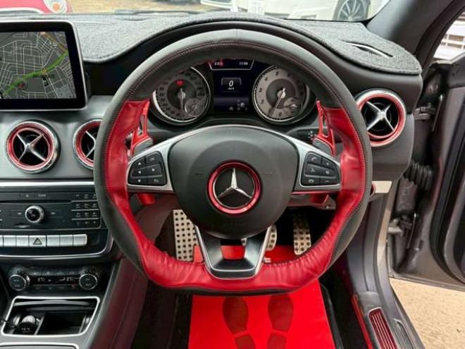 ベンツCLAクラス CLA250 4マチック 4WD　ナビ　バックカメラ　ETC　キーレスエントリー　シートヒーター　エアコン　クルーズコントロール　ABS　盗難防止装置　パワステ　パワーウィンドウ　横滑防止装置　パーキングアシスト　アイドリングストップ 正規輸入車 2000