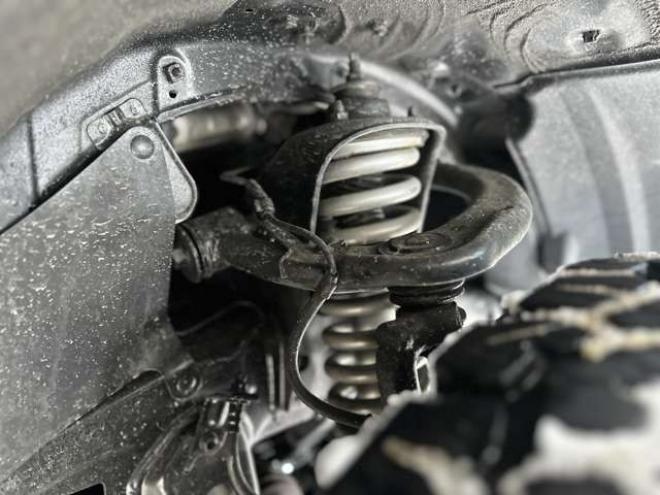 ハイラックスサーフ2.7 SSR-G 4WD　禁煙車　パワステ　パワーウィンドウ　ETC　社外ナビ　バックカメラ　キーレスエントリー　リフトアップ　エンジンスターター　寒冷地仕様　ABS　エアコン　盗難防止装置　社外アルミホイール 2700