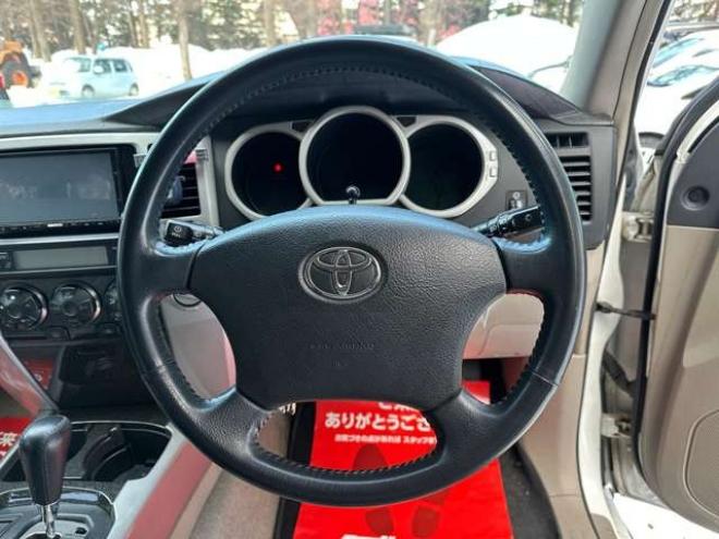 ハイラックスサーフ2.7 SSR-G 4WD　禁煙車　パワステ　パワーウィンドウ　ETC　社外ナビ　バックカメラ　キーレスエントリー　リフトアップ　エンジンスターター　寒冷地仕様　ABS　エアコン　盗難防止装置　社外アルミホイール 2700