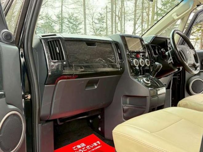 デリカD：5 2.4 G パワーパッケージ 4WD　リフトアップ　両側パワースライドドア　社外ナビ　バックカメラ　フロントカメラ　リアパワーゲート　後席モニター　パワステ　パワーウィンドウ　ABS　キーレスエントリー 2400