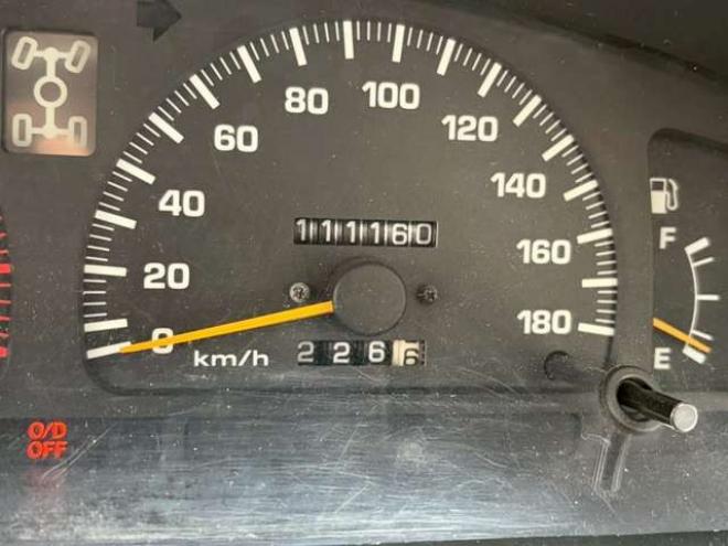 ハイラックスサーフ3.0 SSR-G ワイドボディ ディーゼルターボ 4WD　リフトアップ　全塗装済ベージュ　アルミホイール　メッキバンパー　サンルーフ　ETC　パワステ　パワーウィンドウ　ABS　キーレスエントリー　エアコン　寒冷地仕様 3000