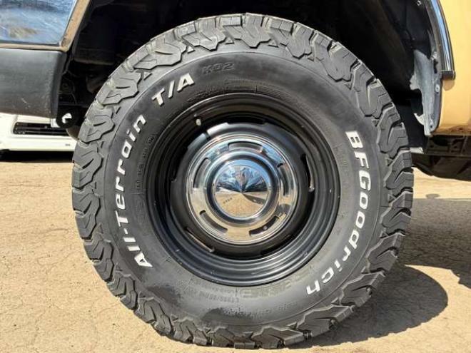 ハイラックスサーフ2.7 SSR-V ワイドボディ 4WD　US仕様　リフトアップ　全塗装済　社外ナビ　パワステ　パワーウィンドウ　ETC　バックカメラ　アルミホイール　ルーフレール　キーレスエントリー　ABS　エアコン 2700