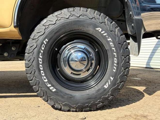 ハイラックスサーフ2.7 SSR-V ワイドボディ 4WD　US仕様　リフトアップ　全塗装済　社外ナビ　パワステ　パワーウィンドウ　ETC　バックカメラ　アルミホイール　ルーフレール　キーレスエントリー　ABS　エアコン 2700