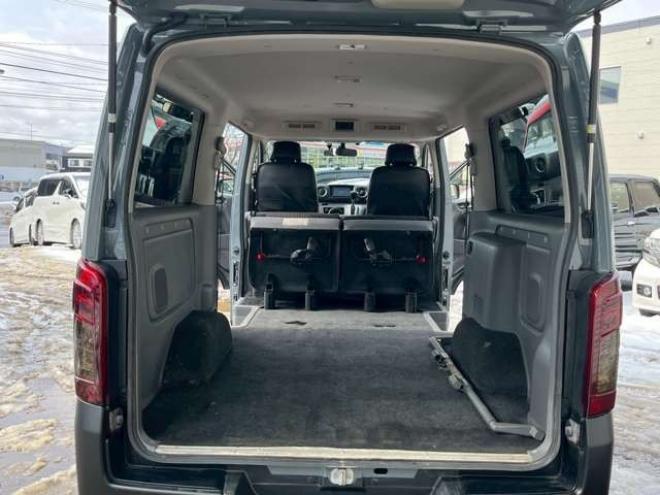 キャラバンNV350 2.5 プレミアムGX ロングボディ ディーゼルターボ 4WD　ABS　衝突軽減ブレーキ　横滑防止装置　盗難防止装置　エアコン　パワステ　パワーウィンドウ　キーレス　片側スライドドア　フォグランプ　ETC　エアバッグ　オリジナル全塗装アンビルグレー　フロントグリル 2500