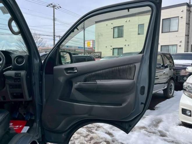 キャラバンNV350 2.5 プレミアムGX ロングボディ ディーゼルターボ 4WD　ABS　衝突軽減ブレーキ　横滑防止装置　盗難防止装置　エアコン　パワステ　パワーウィンドウ　キーレス　片側スライドドア　フォグランプ　ETC　エアバッグ　オリジナル全塗装アンビルグレー　フロントグリル 2500