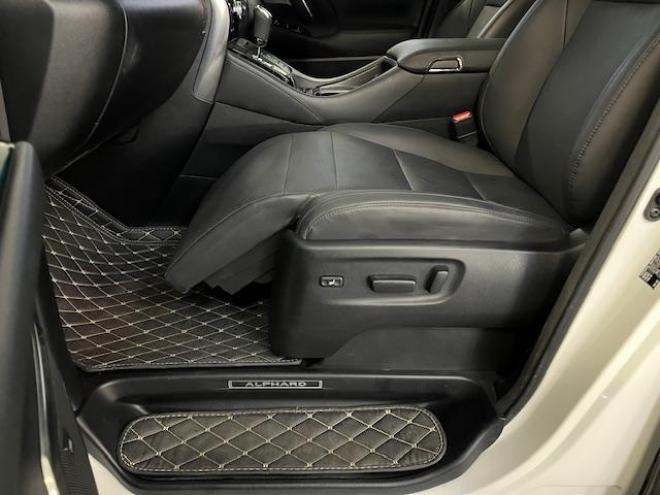 アルファード２．５Ｓ　Ｃパッケージ　本州仕入　寒冷地仕様　禁煙車　ＲＡＹＳ１８インチＡＷ　社外１６ＡＷ＋スタッドレスタイヤ付　純正リアフリップダウンモニター　全方位アラウンドビューモニター　前後ドライブレコーダー　パワーバックドア 4WD 2500 5Dr