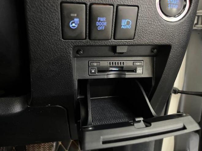 アルファード２．５Ｓ　Ｃパッケージ　本州仕入　寒冷地仕様　禁煙車　ＲＡＹＳ１８インチＡＷ　社外１６ＡＷ＋スタッドレスタイヤ付　純正リアフリップダウンモニター　全方位アラウンドビューモニター　前後ドライブレコーダー　パワーバックドア 4WD 2500 5Dr