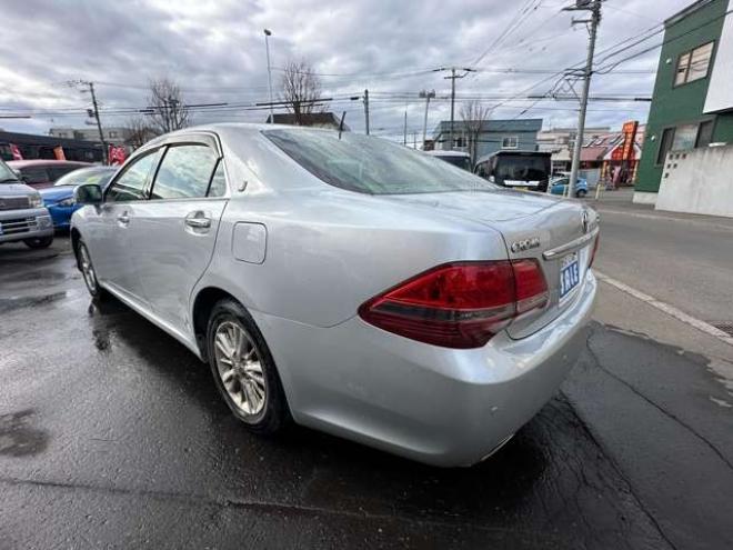 クラウンロイヤル 3.0 ロイヤルサルーン i-Four 4WD　純正HDDナビ　プッシュスタート　ビルトインETC　地デジ　純正アルミホイール夏　純正アルミホイール冬　バックモニター　クルーズコントロール 3000