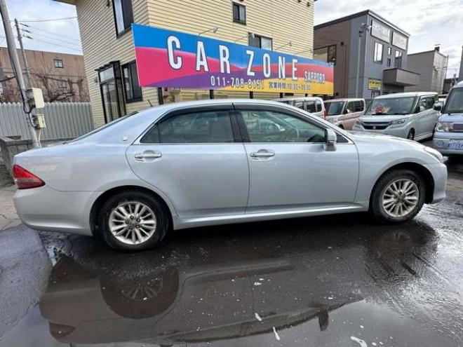 クラウンロイヤル 3.0 ロイヤルサルーン i-Four 4WD　純正HDDナビ　プッシュスタート　ビルトインETC　地デジ　純正アルミホイール夏　純正アルミホイール冬　バックモニター　クルーズコントロール 3000