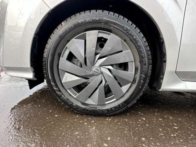 ノート1.2 S FOUR 4WD　ナビ　Bluetooth　アラウンドビューモニター　バックモニター　　オートホールド　アイドリングストップ　USB　スチールホイール冬　レーンキープアシスト　横滑り防止装置　コーナーセンサー　シートヒーター 1200