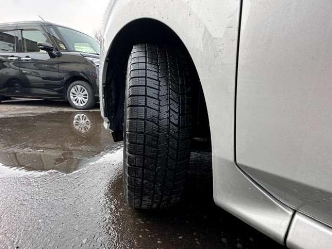 ノート1.2 S FOUR 4WD　ナビ　Bluetooth　アラウンドビューモニター　バックモニター　　オートホールド　アイドリングストップ　USB　スチールホイール冬　レーンキープアシスト　横滑り防止装置　コーナーセンサー　シートヒーター 1200