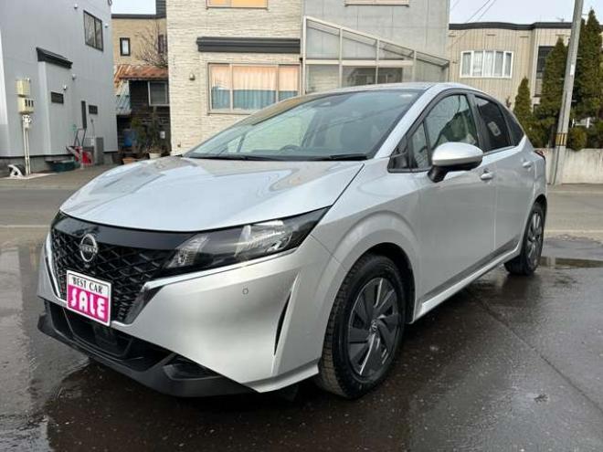 ノート1.2 S FOUR 4WD　ナビ　Bluetooth　アラウンドビューモニター　バックモニター　　オートホールド　アイドリングストップ　USB　スチールホイール冬　レーンキープアシスト　横滑り防止装置　コーナーセンサー　シートヒーター 1200