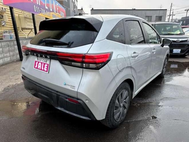 ノート1.2 S FOUR 4WD　ナビ　Bluetooth　アラウンドビューモニター　バックモニター　　オートホールド　アイドリングストップ　USB　スチールホイール冬　レーンキープアシスト　横滑り防止装置　コーナーセンサー　シートヒーター 1200