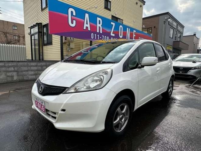 フィット1.3 G スマートセレクション 4WD　HONDAスマートキーシステム　ナビ　社外アルミホイール冬　社外アルミホイール夏 1300