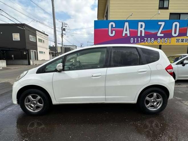 フィット1.3 G スマートセレクション 4WD　HONDAスマートキーシステム　ナビ　社外アルミホイール冬　社外アルミホイール夏 1300